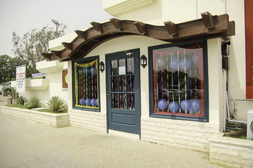 Dreamworld Resort, Hotel & Golf Course Karatschi Exterior foto