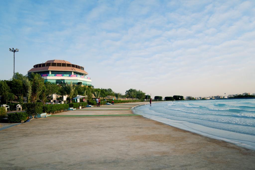 Dreamworld Resort, Hotel & Golf Course Karatschi Exterior foto