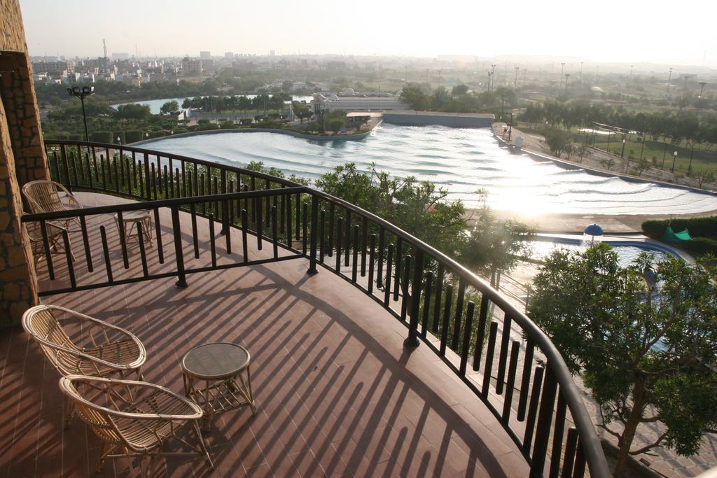 Dreamworld Resort, Hotel & Golf Course Karatschi Exterior foto