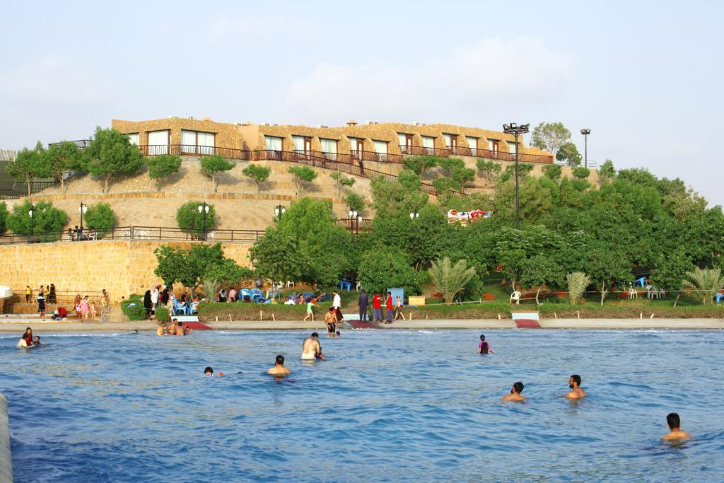 Dreamworld Resort, Hotel & Golf Course Karatschi Exterior foto