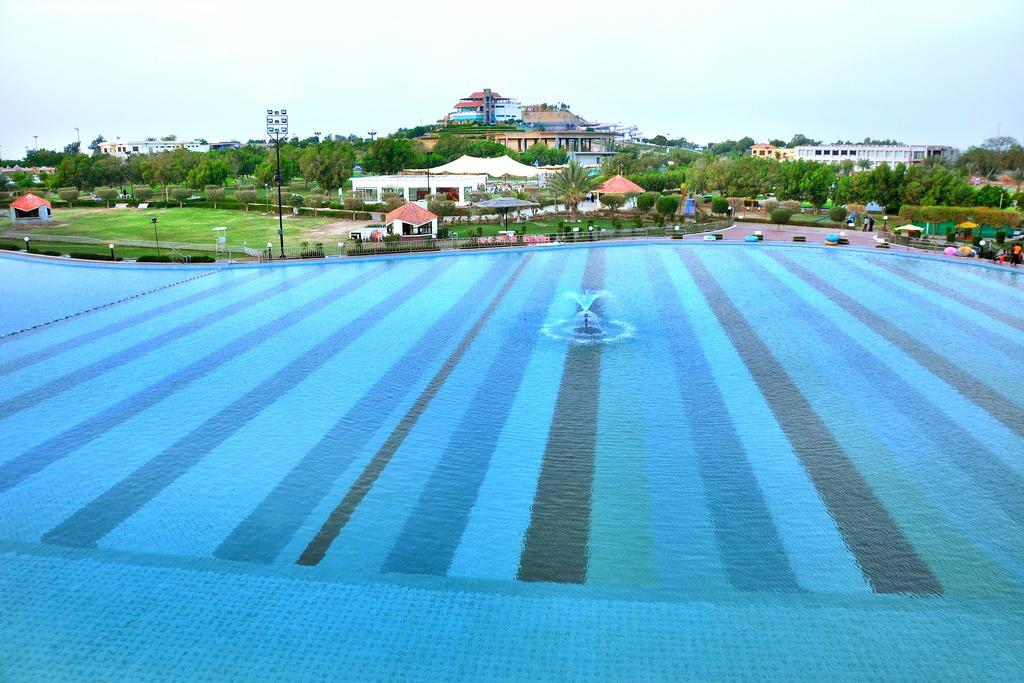 Dreamworld Resort, Hotel & Golf Course Karatschi Exterior foto