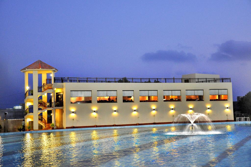 Dreamworld Resort, Hotel & Golf Course Karatschi Exterior foto