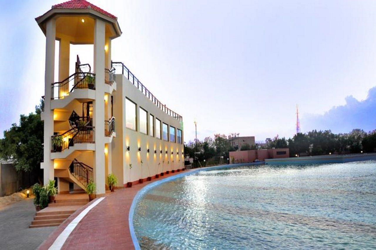 Dreamworld Resort, Hotel & Golf Course Karatschi Exterior foto