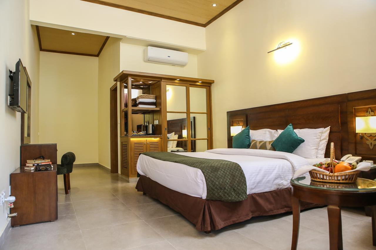 Dreamworld Resort, Hotel & Golf Course Karatschi Exterior foto