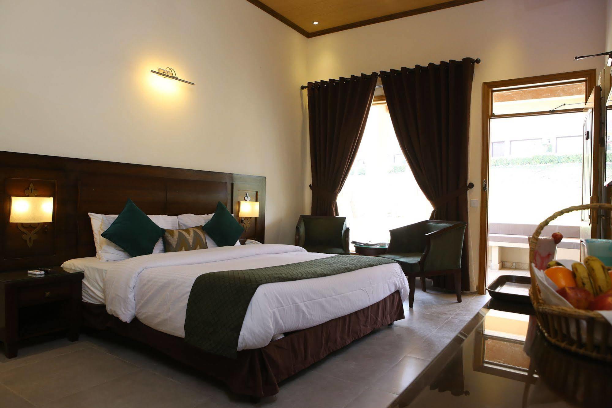 Dreamworld Resort, Hotel & Golf Course Karatschi Exterior foto