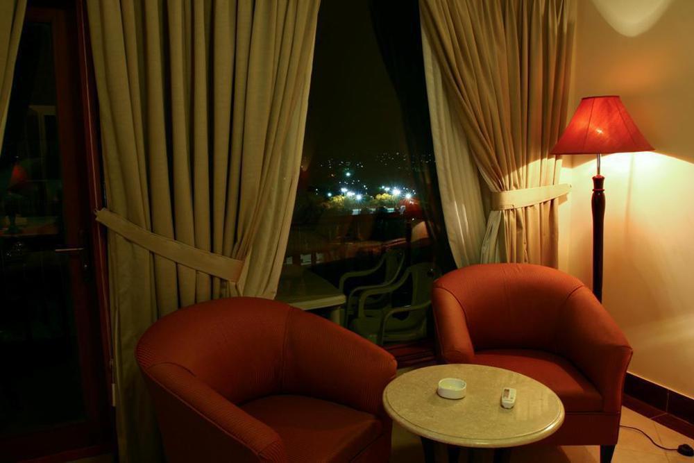 Dreamworld Resort, Hotel & Golf Course Karatschi Exterior foto